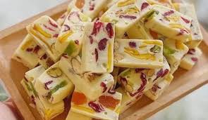 Kẹo Nougat là gì? Cách làm kẹo Nougat ngon tại nhà để đón Tết