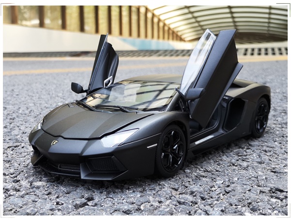 Lamborghini Aventador LP700-4 Welly 1:18 (Black) -