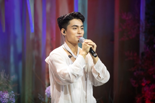 Ca sĩ MONO quy tụ loạt 'nhân tài' nhạc Việt làm nên album đậm chất hiện đại
