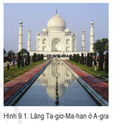 A long shot of Taj Mahal

Description automatically generated