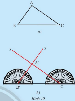 1. Hai tam giác bằng nhau HĐKP1: Dùng kéo cắt một tờ giấy thành hình tam giác ABC. Đặt tam giác ABC lên tờ giấy thứ hai. Vẽ và cắt theo các cạnh của tam giác ABC thành tam giác A'B'C'. Hãy so sánh các cạnh và các góc của hai tam giác ABC và A'B'C'.    Trả lời:  AB = A'B'; AC = A'C'; BC = B'C'  $\widehat{A} = \widehat{A'}$  $\widehat{B} = \widehat{B'}$  $\widehat{C} = \widehat{C'}$  Thực hành 1: Quan sát hình 4. Hai tam giác ABC và MNP có bằng nhau không? Hãy chỉ ra các cặp góc và các cặp cạnh tương ứng bằng