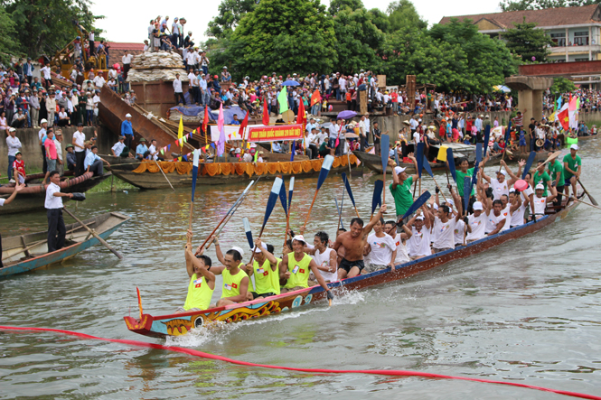 A long shot of people rowing a boat

Description automatically generated