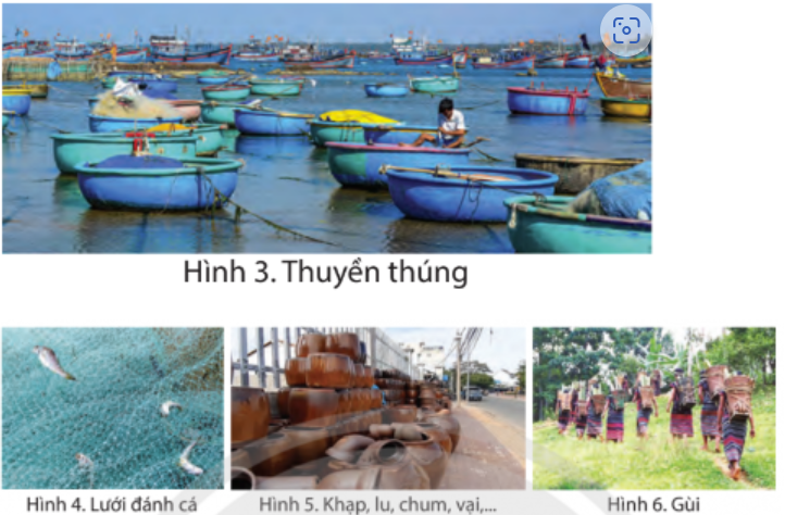 Khởi độngCâu hỏi: Hình 1 và hình 2 gợi cho em điều gì về hoạt động sản xuất ở vùng Duyên hải miền Trung?Giải nhanh:Vùng duyên hải miền Trung có đường bờ biển dài và vùng biển rộng lớn, thuận lợi phát triển kinh tế biển như nuôi trồng, đánh bắt thủy hải sản.Khám phá1. Dân cưCâu hỏi: Đọc thông tin, em hãy:- Nêu tên một số dân tộc ở vùng Duyên hải miền Trung- Cho biết người dân vùng Duyên hải miền Trung phân bố chủ yếu ở đâu?Giải nhanh:Một số dân tộc: Kinh, Chăm, Thái, Raglai,...Người dân vùng Duyên hải miền Trung phân bố chủ yếu ở đồng bằng và ven biển.2. Một số vật dụng chủ yếu trong đời sống người dânCâu hỏi: Quan sát hình 3, 4, 5, 6 và đọc thông tin, em hãy kể tên một số vật dụng chủ yếu có liên quan đến đời sống của người dân ở vùng Duyên hải miền TrungGiải nhanh:Thuyền thúng, lưới đánh cá, chiếc gùi, dao phát cỏ,...3. Một số hoạt động kinh tế biểna) Làm muốiCâu hỏi: Quan sát hình 7 và đọc thông tin, em hãy:- Cho biết một số điều kiện thuận lợi để sản xuất muối ở vùng Duyên hải miền Trung.- Kể tên một số nơi làm muối nổi tiếng ở vùng Duyên hải miền Trung.Giải nhanh:Điều kiện thuận lợi: có nhiều nắng, ít mưa, nước biển mặn và sạch...Một số nơi làm muối nổi tiếng: Sa Huỳnh (Quảng Ngãi), Cà Ná (Ninh Thuận),..b) Đánh bắt và nuôi trồng hải sảnCâu hỏi: Quan sát hình 8, hình 9 và đọc thông tin, em hãy kể tên một số hải sản nổi tiếng ở vùng Duyên hải miền Trung.Giải nhanh:Cá ngừ đại dương, cá thu, cá bớp, tôm hùm,..c) Du lịch biểnCâu hỏi: Quan sát hình 11, hình 12 và đọc thông tin, em hãy kể tên một số bãi biển ở vùng Duyên hải miền Trung.Giải nhanh:Sầm Sơn (Thanh Hóa), Cửa Lò (Nghệ An), Mỹ Khê (Đà Nẵng), Nha Trang (Khánh Hòa), Mũi Né (Bình Thuận),...d) Giao thông đường biểnCâu hỏi: Quan sát hình 12, hình 13 và đọc thông tin, em hãy kể tên một số cảng biển ở vùng Duyên hải miền TrungGiải nhanh:Một số cảng biển : Nghi Sơn (Thanh Hóa), Sơn Dương (Hà Tĩnh), Tiên Sa (Đà Nẵng), ...Luyện tậpCâu hỏi 1. Vẽ sơ đồ về các hoạt động kinh tế biển ở vùng Duyên hải miền Trung theo gợi ý dưới đây:Giải nhanh:Các hoạt động kinh tế biển ở vùng Duyên hải miền Trung:Làm muốiĐánh bắt và nuôi trồng hải sảnDu lịch biểnGiao thông đường biểnCâu hỏi 2. Cho bảng số liệu sauSản lượng khai thác cá biển ở một số vùng của Việt Nam, năm 2020(Đơn vị: nghìn tấn)Dựa vào bảng số liệu trên, em hãy:a) Xếp thứ tự các vùng theo sản lượng khai thác cá biển giảm dần.b) Tính và cho biết sản lượng cá biển của vùng Duyên hải miền Trung năm 2020 gấp bao nhiêu lần sản lượng cá biển của vùng Trung du và miền núi Bắc Bộ.Giải nhanh:a) Nam Bộ, Duyên hải miền Trung, Đồng bằng Bắc Bộ , Trung du và miền núi Bắc Bộb) Gấp 26 lần Vận dụng