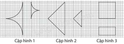 CHƯƠNG IX. TAM GIÁC ĐỒNG DẠNG BÀI 37. HÌNH ĐỒNG DẠNG (1 tiết)HOẠT ĐỘNG KHỞI ĐỘNG GV chiếu Slide dẫn dắt, đặt vấn đề qua bài toán mở đầu và yêu cầu HS thảo luận và nêu dự đoán (chưa cần HS giải): Chúng ta thấy rằng hai hình phẳng bằng nhau, tức là hai hình có thể chồng khít lên nhau, sẽ có hình dạng và kích thước giống nhau. Ngoài ra, còn có những hình có kích thước khác nhau nhưng vẫn có hình dạng giống nhau (ví dụ như hình chụp những chú cá trong Hình 9.57). Trong số các hình đơn giản đã học, có những hình nào có tính chất này?NỘI DUNG BÀI HỌC GỒM