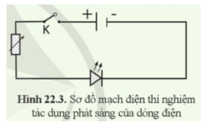  Trong quá trình làm thí nghiệm ở hình 22.3, chỉ ra các trường hợp đóng công tắc nhưng trong mạch vẫn không có dòng điện.