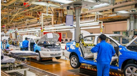  Hoạt động trong hình ảnh dưới đây là của nhóm nghề nào?